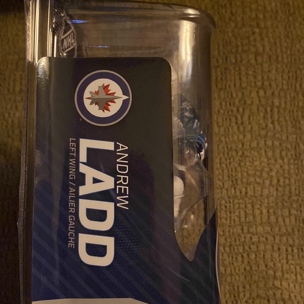 *New* Winnipeg Jets McFarlane Andrew Ladd NHL Hockey Action Figure Collectable - Picture 5 of 5
